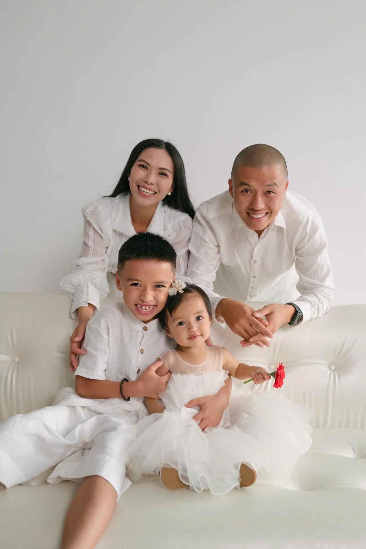 Gia đình hạnh phúc bên nhau